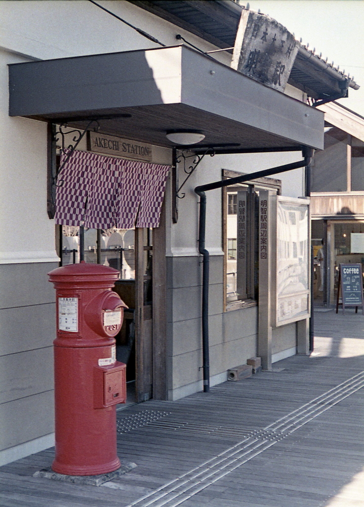 古い町には定番ですね、赤ポスト