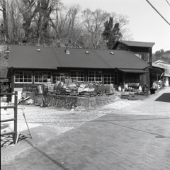 裏山に登り窯のある陶器工場