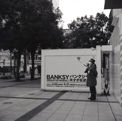 旧名古屋ボストン美術館前で…