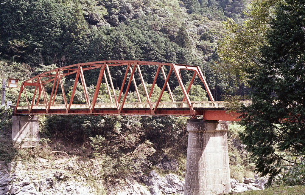 飛騨川にかかるトラス橋