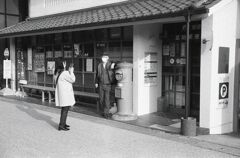 赤いポストで写真でも…