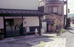 春宮よこの茶店へ…