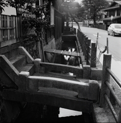 水路の石橋
