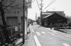 緩やかに曲り下る旧東海道