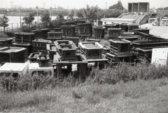錆びた古い型枠の山　～自転車に乗って