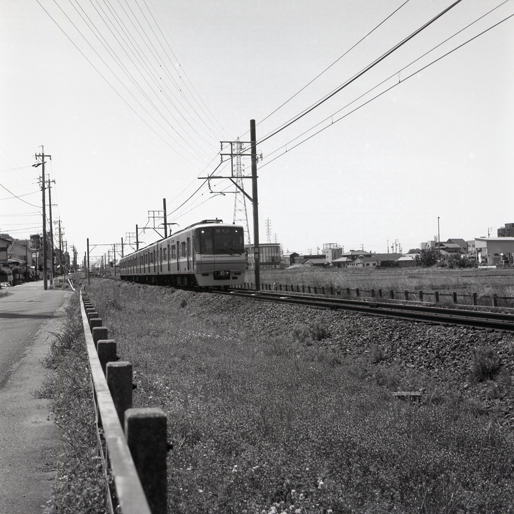 名鉄電車通過します。（笑