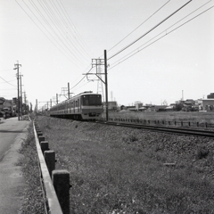 名鉄電車通過します。（笑