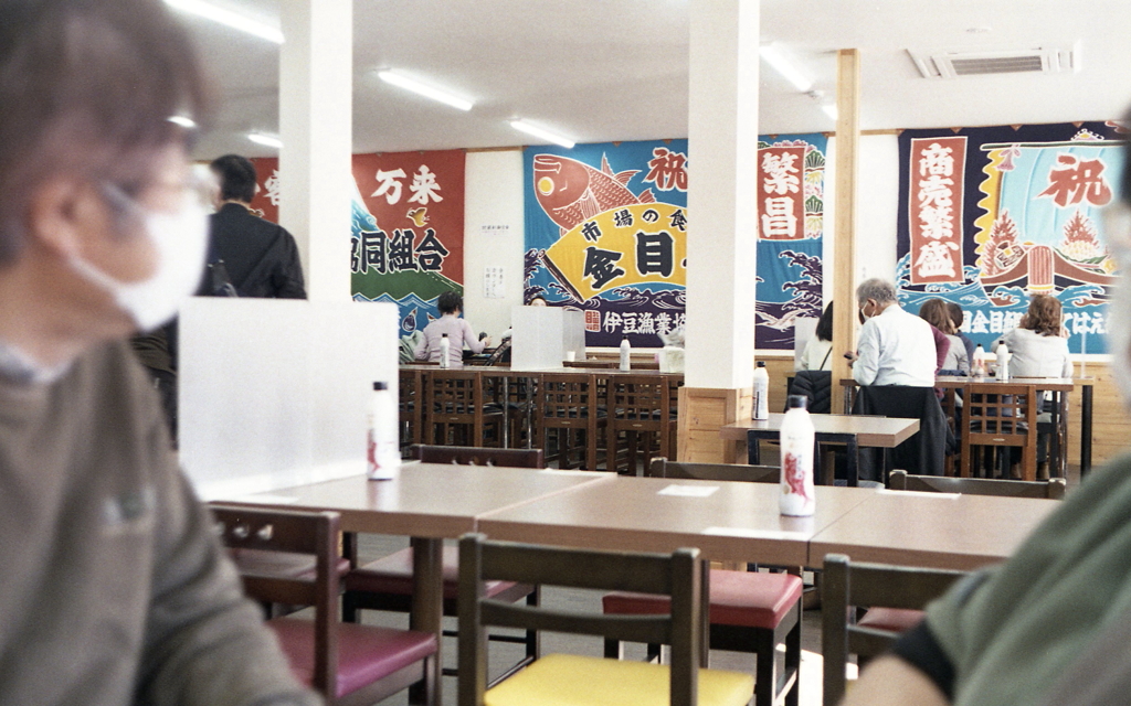 妹夫婦も振り返る大漁旗！