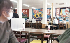 妹夫婦も振り返る大漁旗！