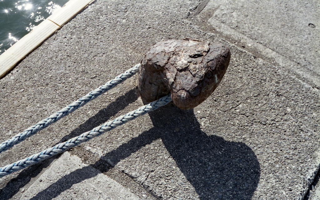 錆びつくしたボラード