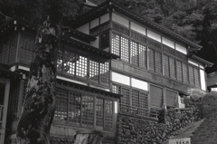 上げ馬神事の観覧席なのだろうか。