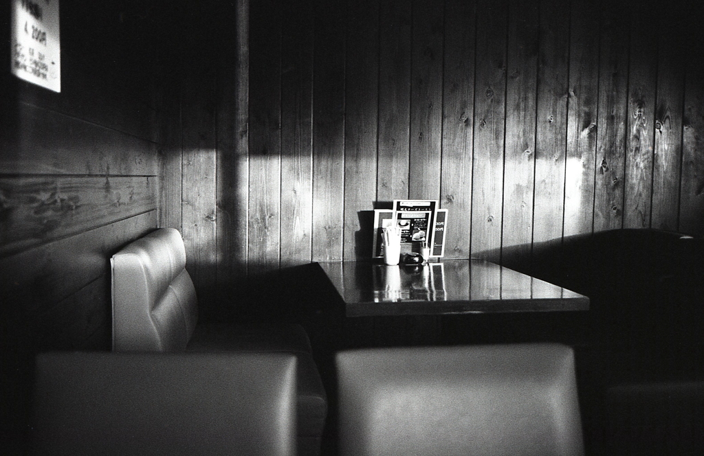 朝の光のボックス席