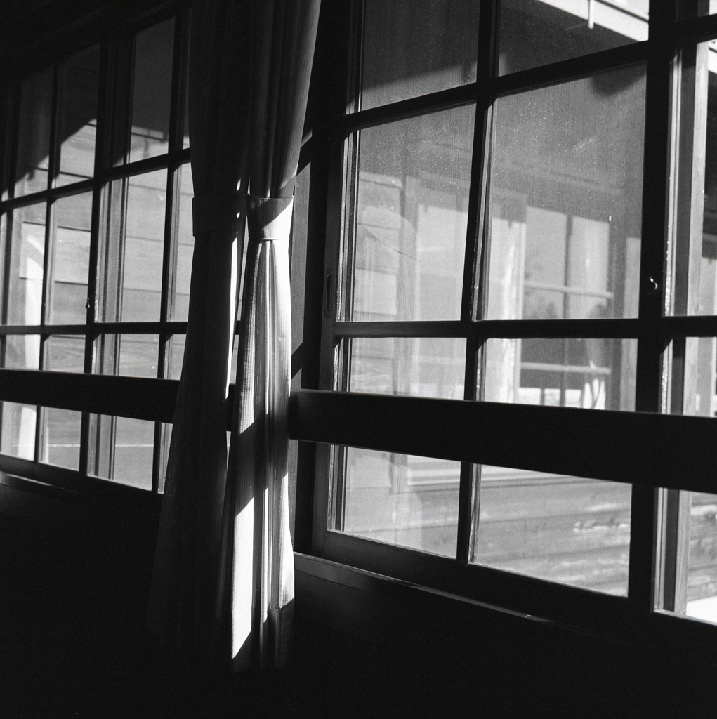 懐かしきかな…学び舎のガラス窓