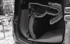 積み込まれたソファー