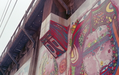 凸部にも描かれるアート絵画