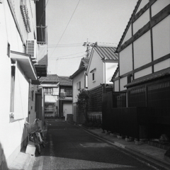 蔵造りの店舗裏
