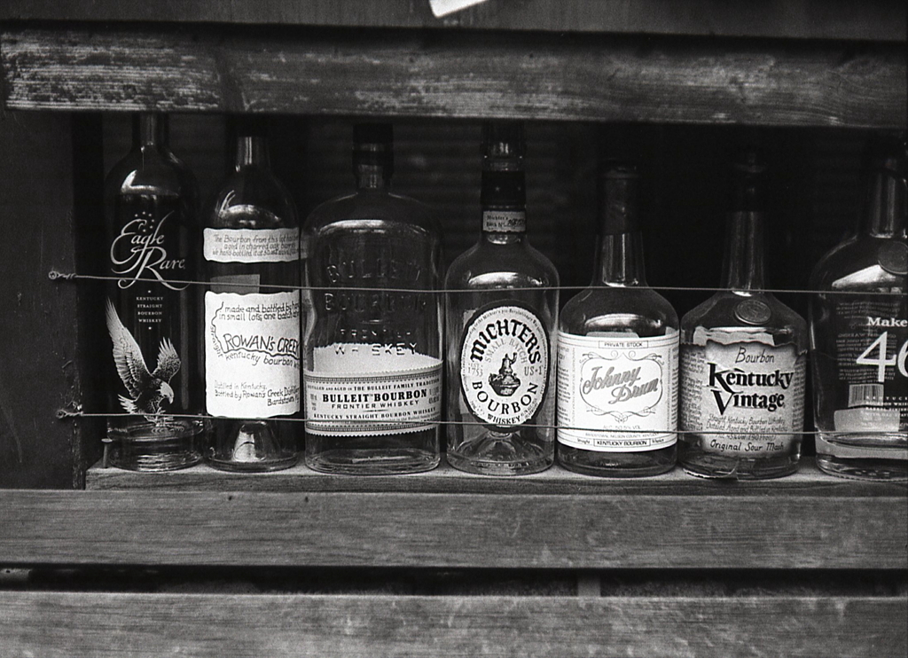 空ボトルの並び