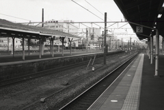 閑散とした熱田駅ホーム