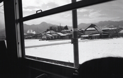 雪残る車窓の風景