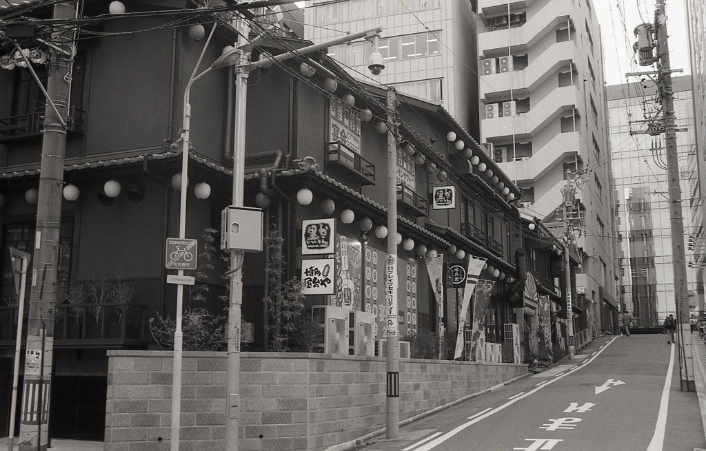 提灯の並ぶ建物とは…