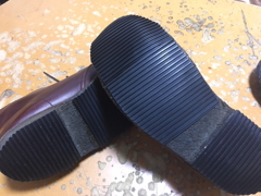 あははっ、靴の底は見えないからこれで十分！（爆