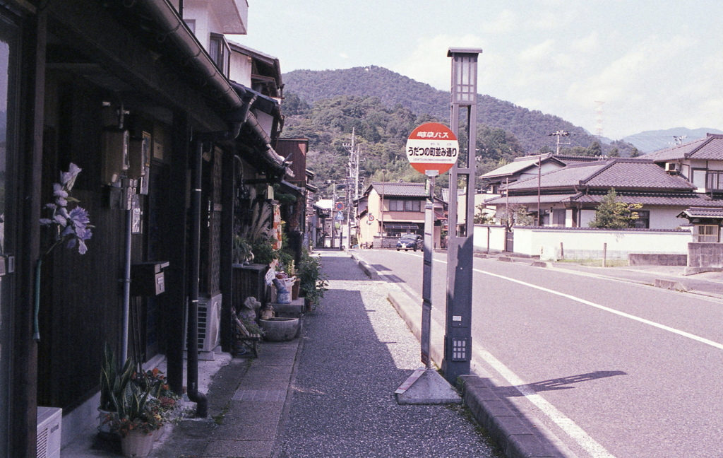「うだつの町並み通り」というバス停