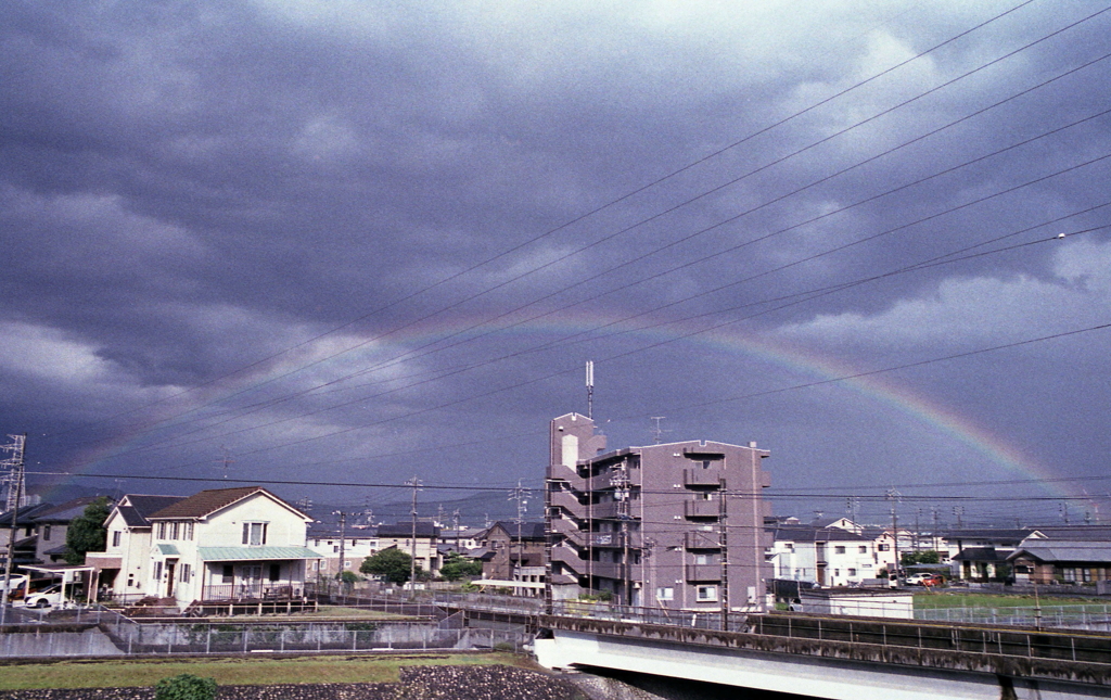 暗い人生にも虹はかかるんだ！（笑