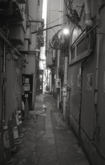 路地のワンショット！　～東京モノクロ