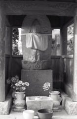 祠の石地蔵