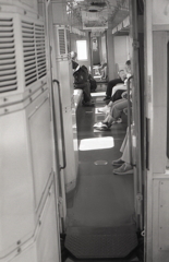 連結部から隣の客車を撮ってみた。