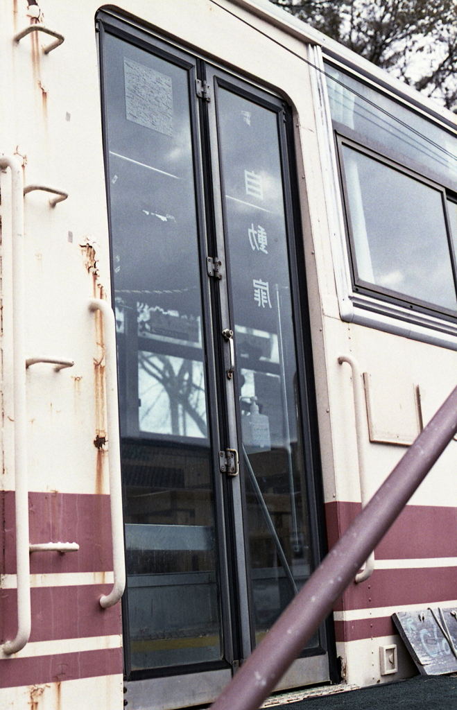 バスのようなドアだったんだ…