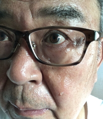 涙なんか見せないさ、汗だよ。（笑