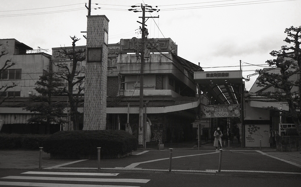 寂しげな末広商店街へ