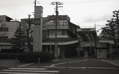 寂しげな末広商店街へ