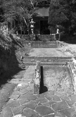 真楽寺仁王門への道