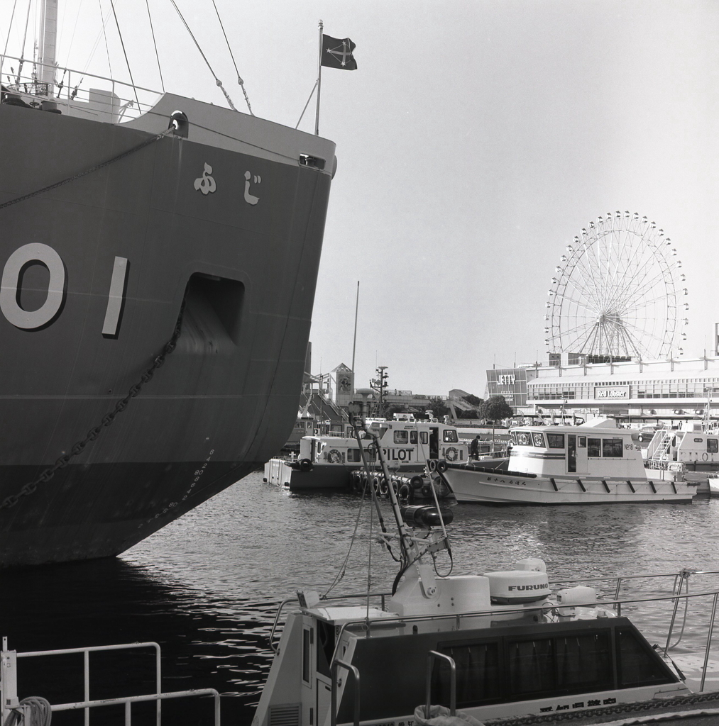 観覧車の見える名港アングル