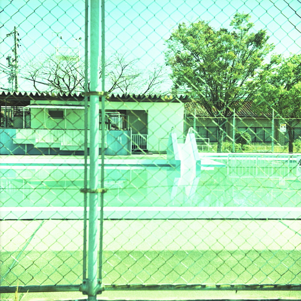 秋口の児童プール　～クレイジーな１２ショット！