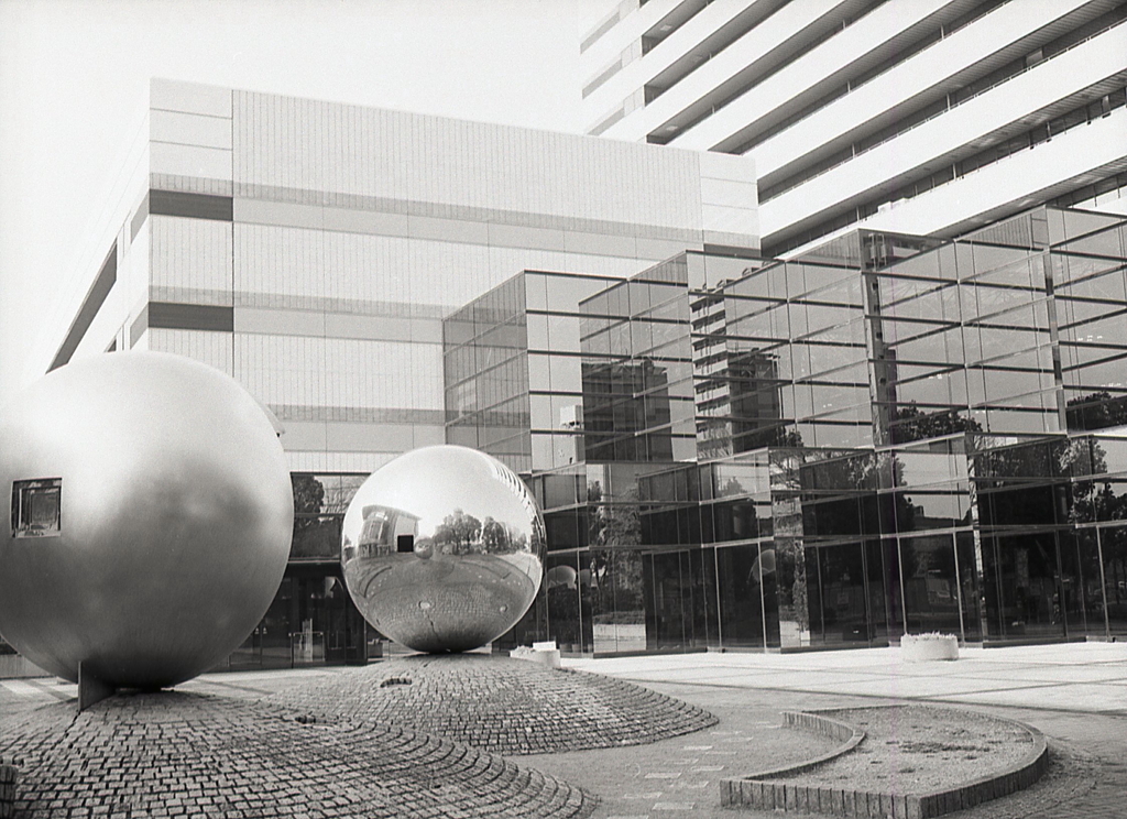 二つの鏡面球体