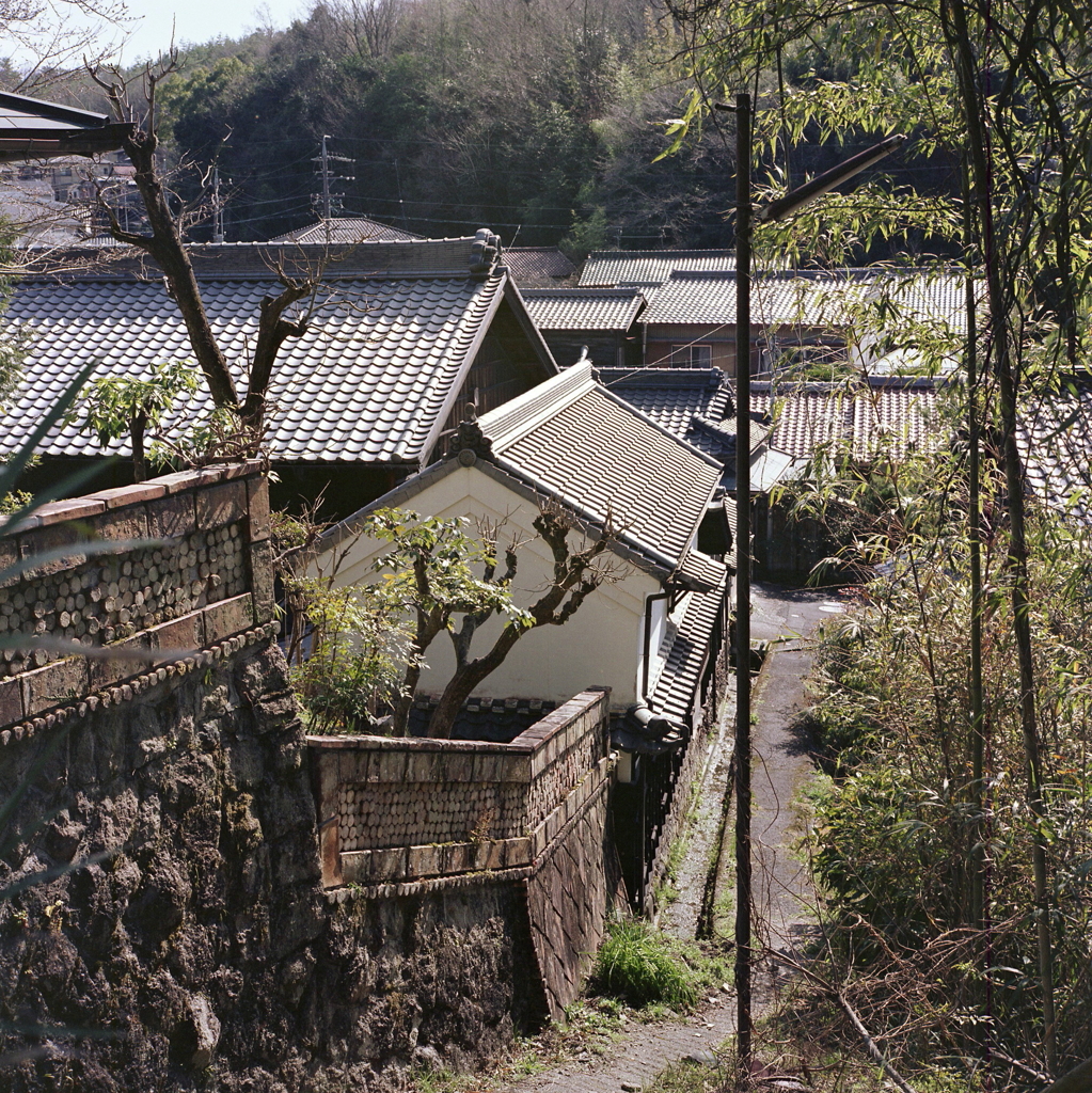 窯垣の小径（かまがきのこみち）を歩く