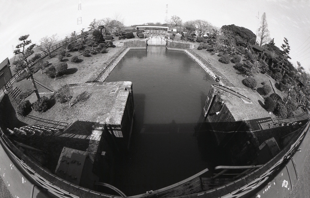 船頭平閘門の水路