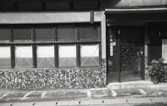 玉突きホールか喫茶店、いや麻雀かな？（笑