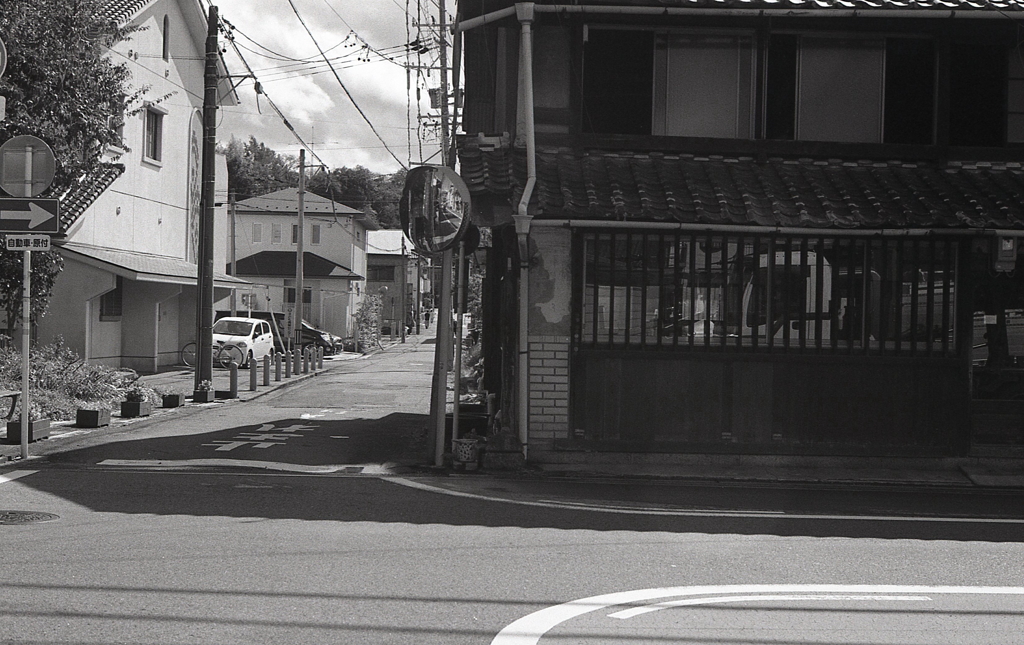 古き建物の街角