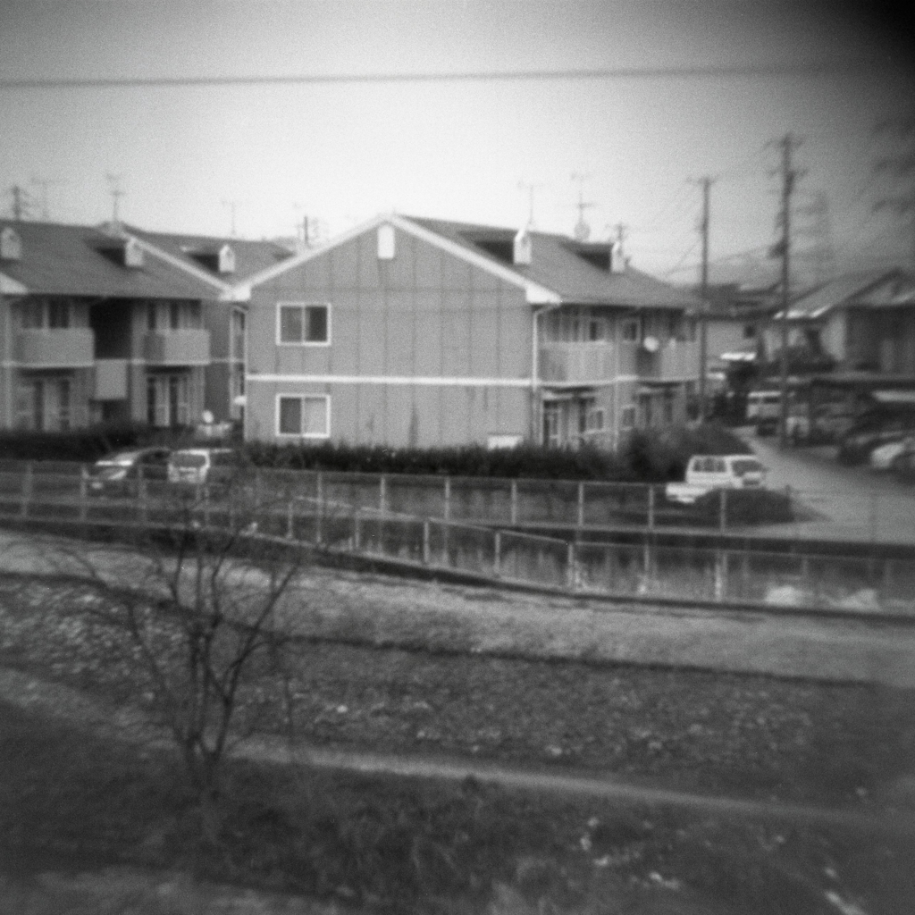 蛇腹を伸ばすと望遠効果