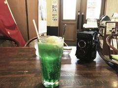 ソーダ水の向こうに二つ目小僧