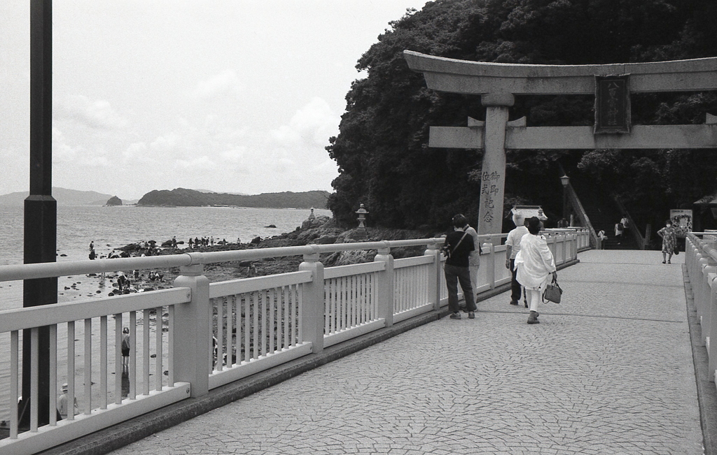 桟橋にかかる大鳥居
