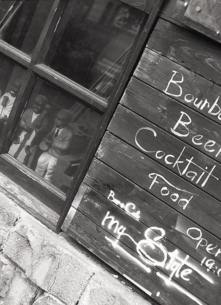 ウィンドウの黒人ジャズメン