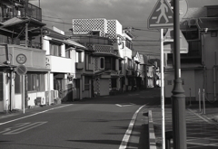 人影ない下田の町並