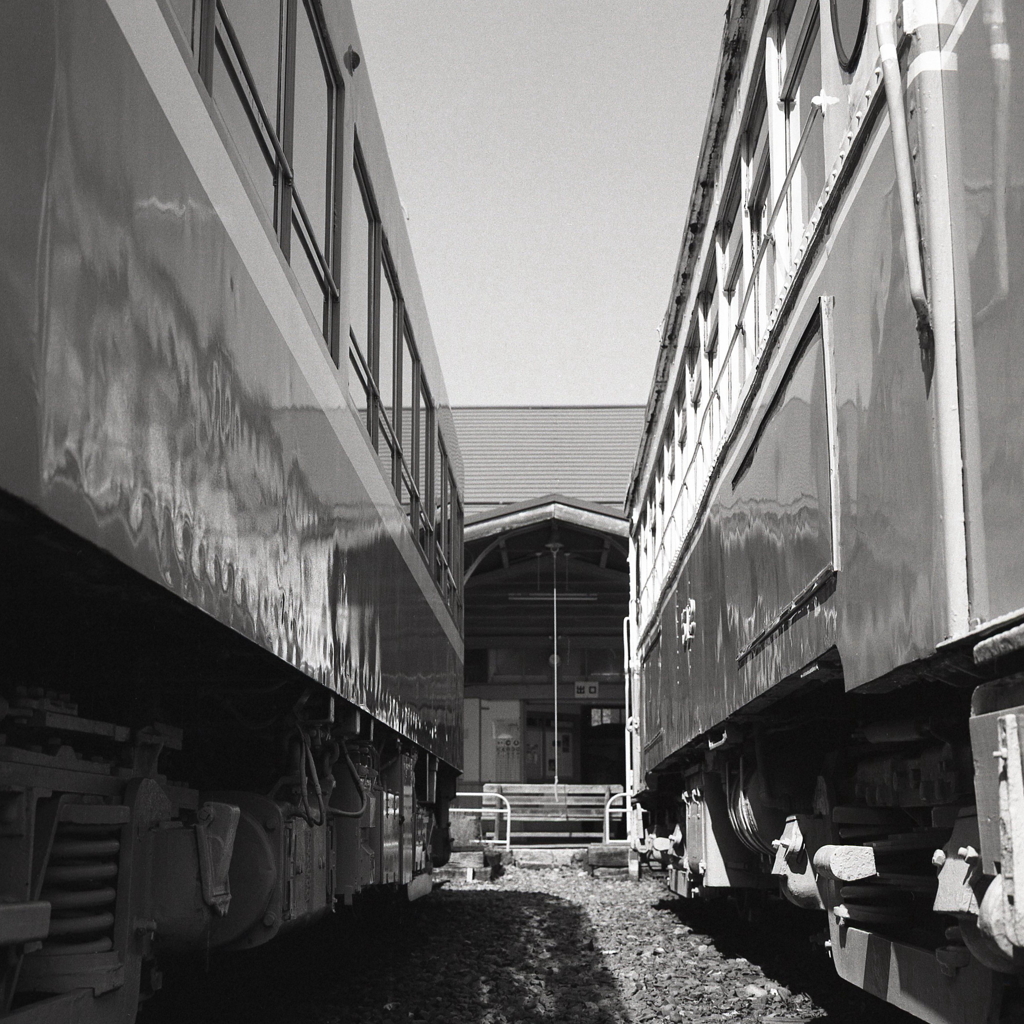 車両間のローアングル