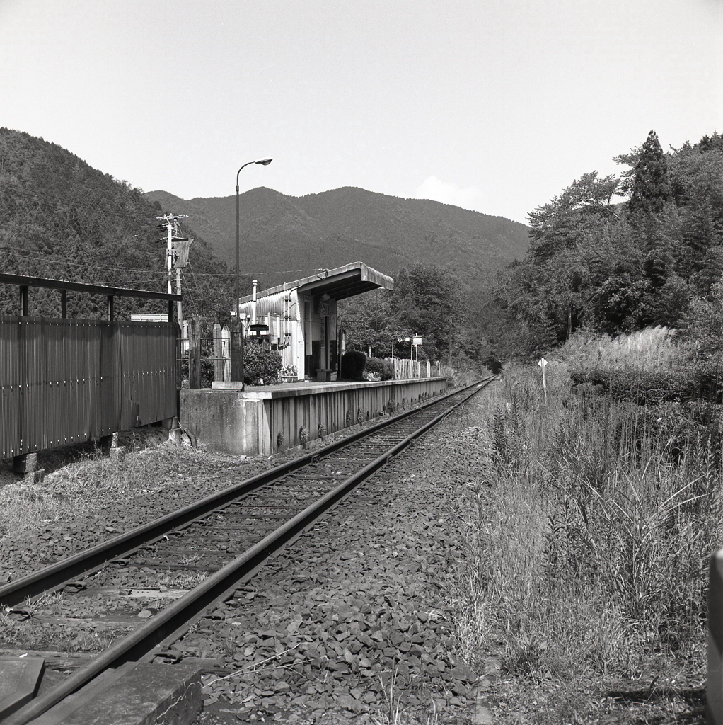 山間の無人駅