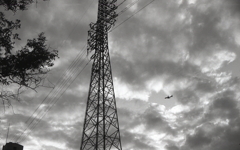 鉄塔と飛行機　～ピント調整前撮影